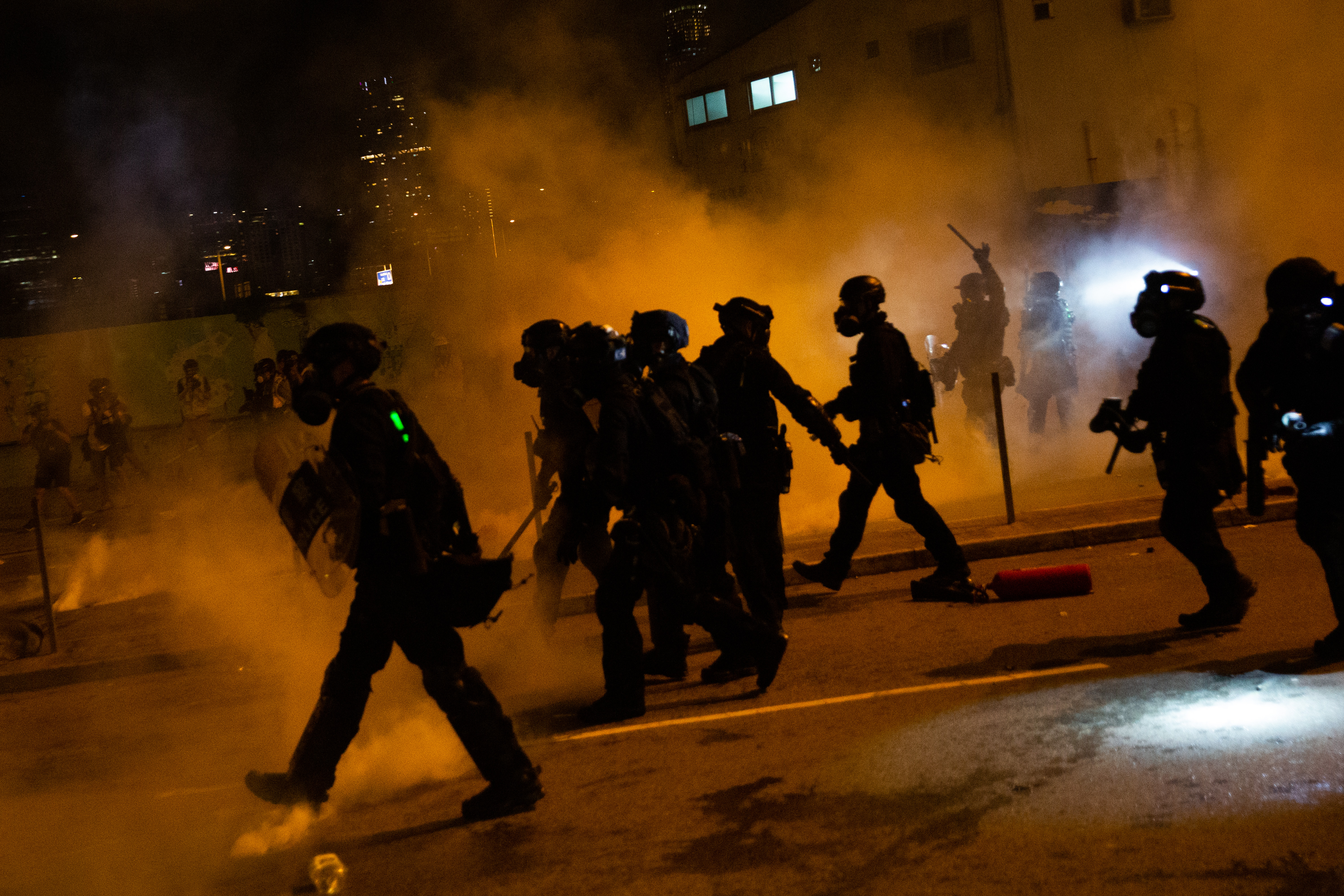 昨晚間發生多起警民衝突，港警濫射行為變本加厲，引發前線醫護人不滿發起罷工。（本刊資料照）