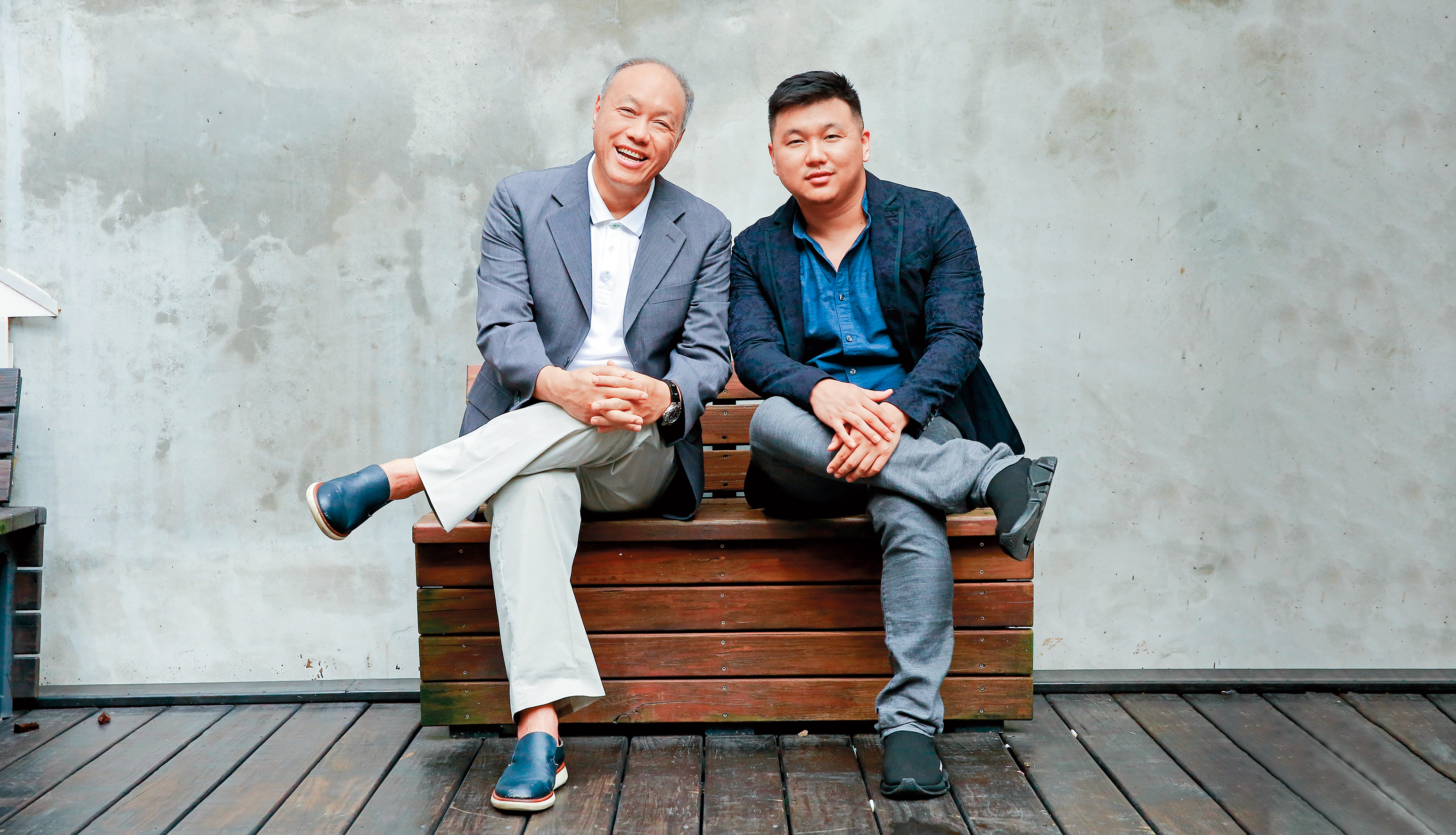 資深綜藝人王鈞（左）與兒子王鼎霖（右）首次攜手拍電影《第九分局》，父子只在分場階段爭論，但會用理性說服對方。