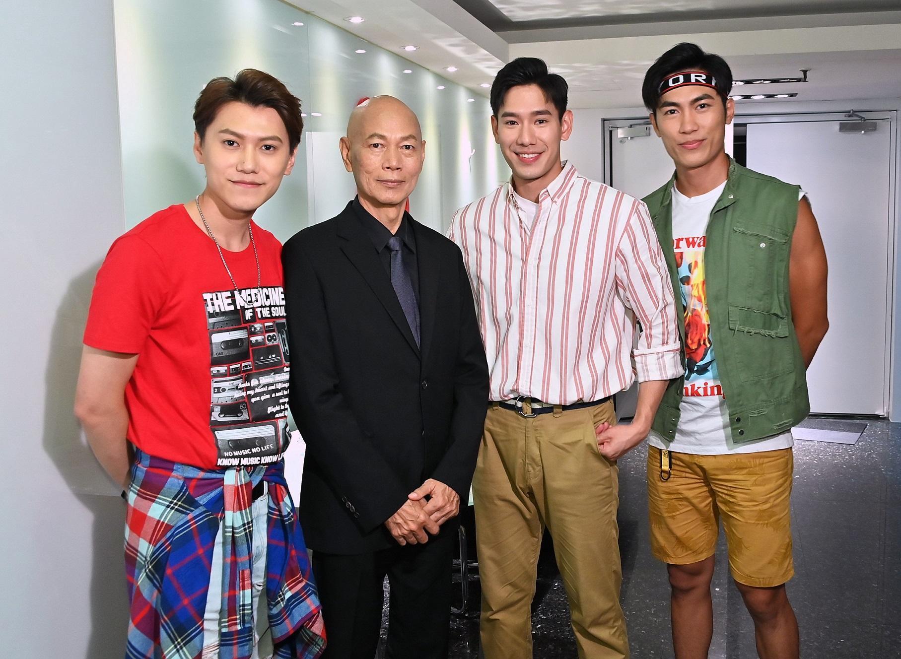 羅家英客串台劇，讓現場演員都興奮不已，左起為邱宇辰、羅家英、楊騰、邱九儒。（八大提供）