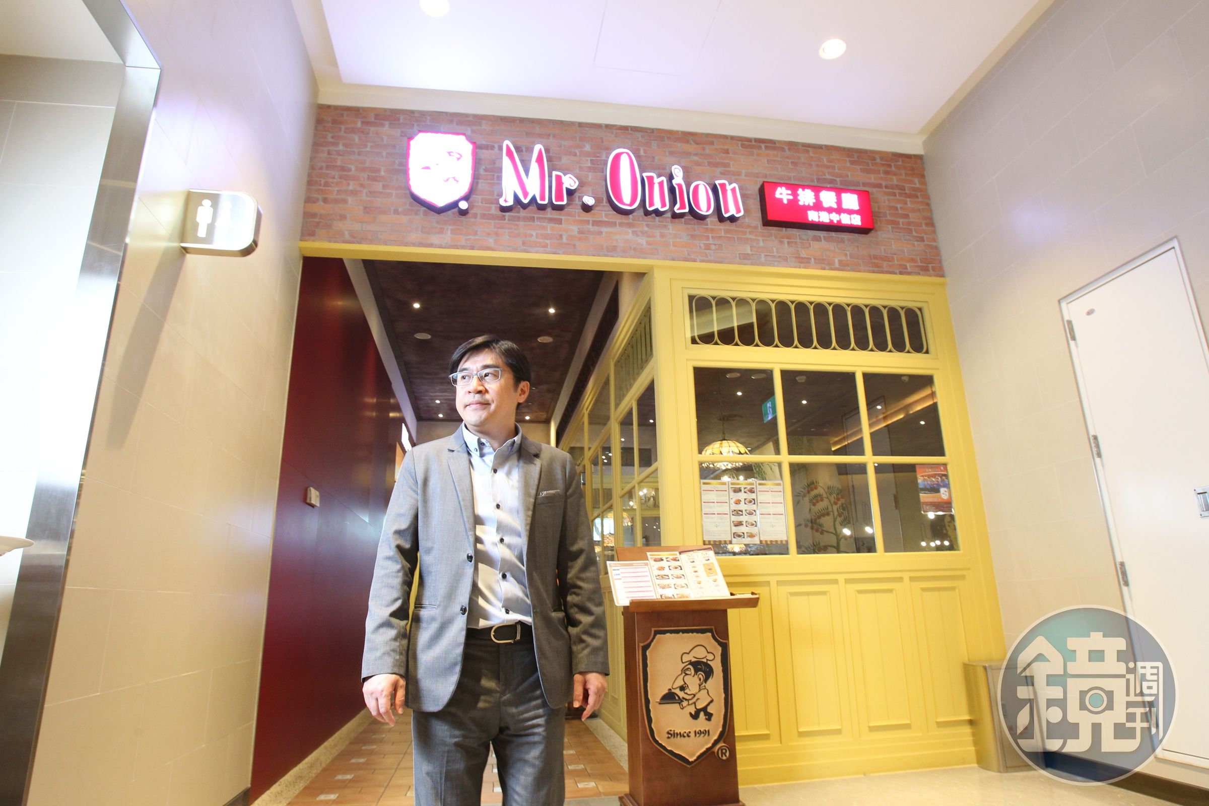 盧俊賢認為餐廳應該走向連鎖化，因此2003年與兄弟分家後自創Mr. Onion。