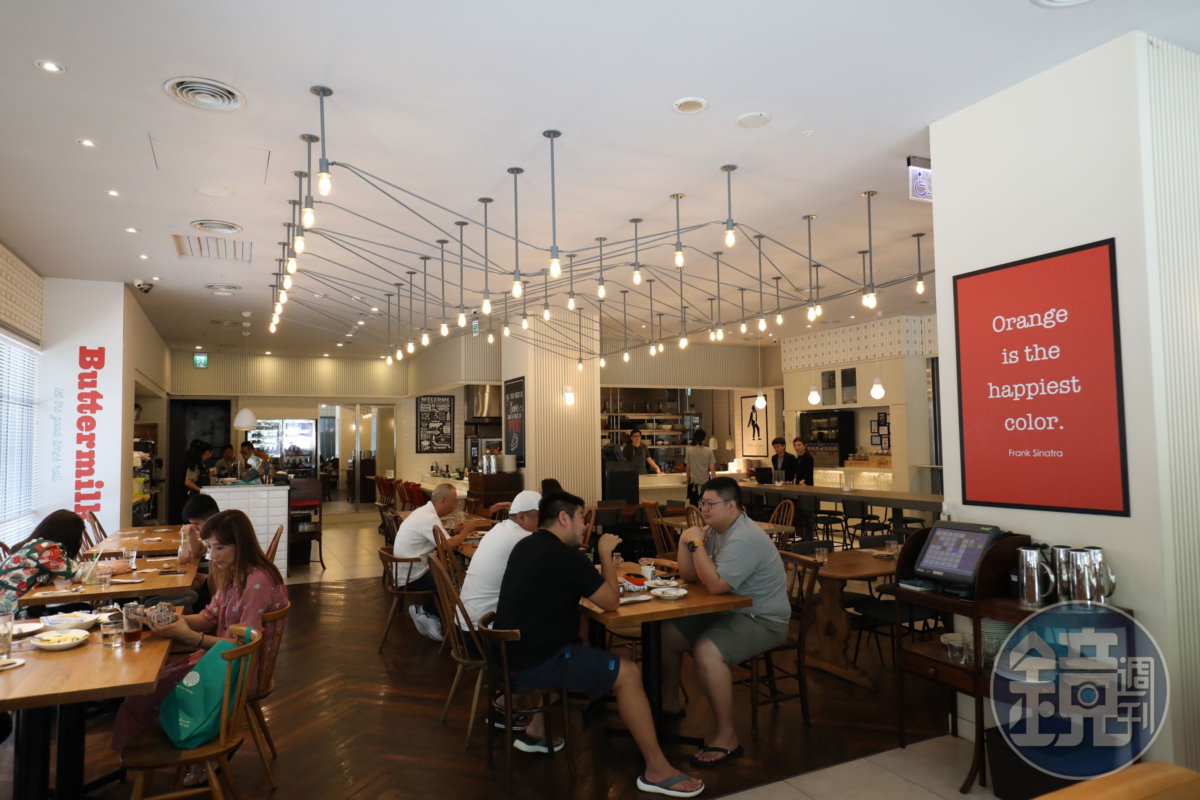 雖然餐廳強調摩登，但用餐氛圍輕鬆愜意、不會讓人覺得拘謹。