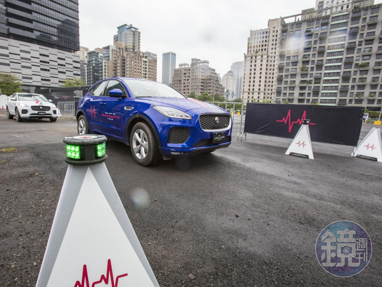 《Smart Cone智慧三角錐》試駕車款：E-Pace P250