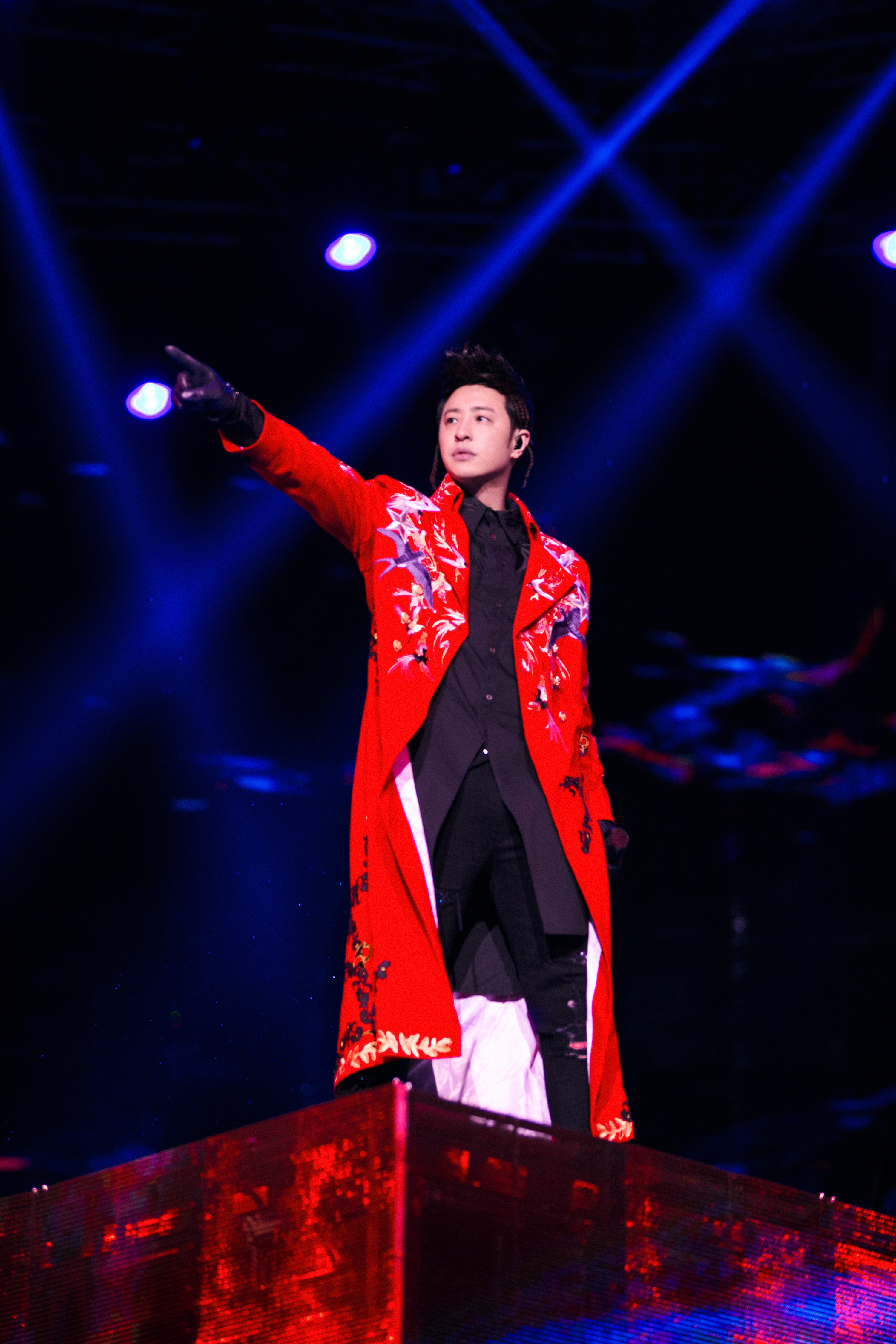 《創使者Coming Home世界巡迴演唱會》無論從視訊、舞蹈到演唱曲目，都給人耳目一新的感受。（華納音樂提供）