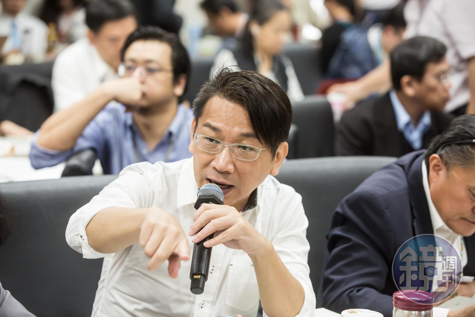 時代力量5位決策委員下午發表共同聲明，呼籲邱顯智「一起打完這場堅持台灣的戰」，圖為徐永明。
