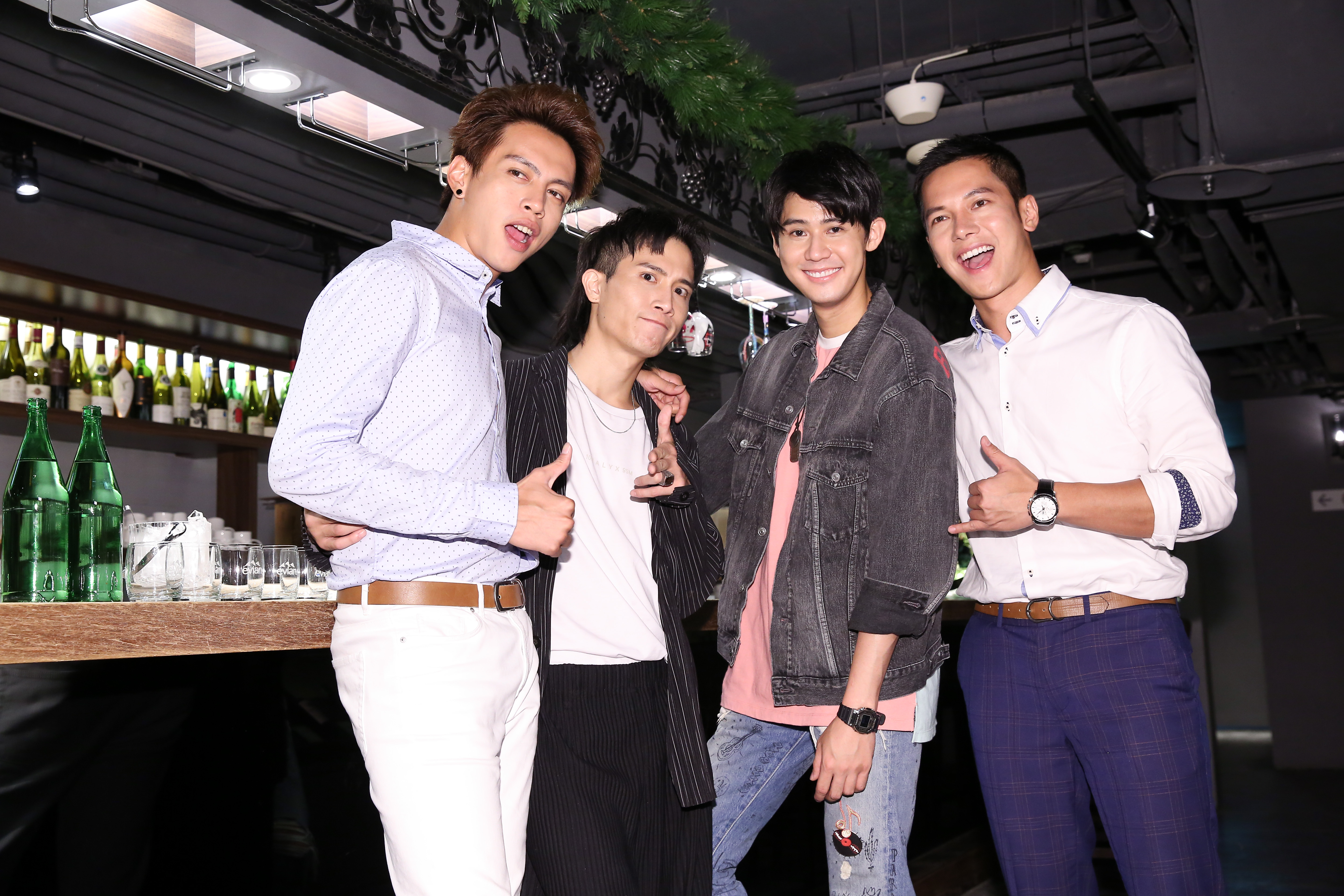 鯰魚哥（左起）、陳彥允、李玉璽、梁瀚名四人戲裡拚球技，戲外也是打球好友。