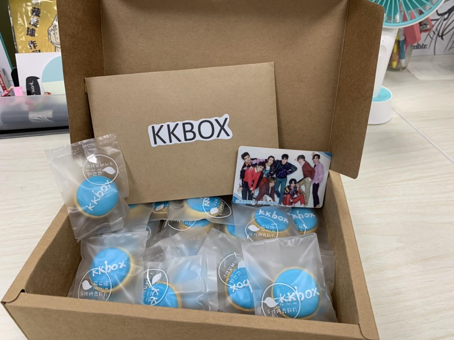 台灣粉絲特別準備禮物及卡片感謝KKBOX邀請SUPER JUNIOR來台,讓工作人員十分感動。(KKBOX提供)