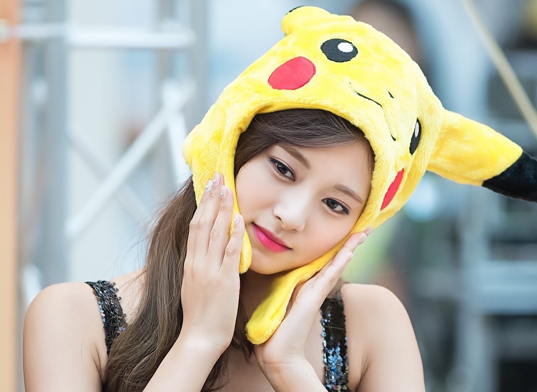 子瑜過去以粗平眉造型現身各個活動場合。（翻攝自周子瑜IG）