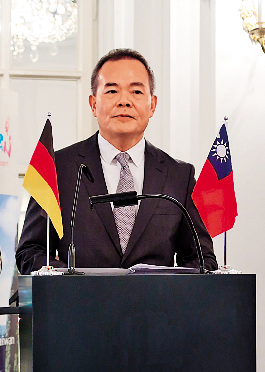 沈文強（圖）擔任駐漢堡辦事處處長剛滿1年，就因性騷案遭調職。（翻攝外交部官網）