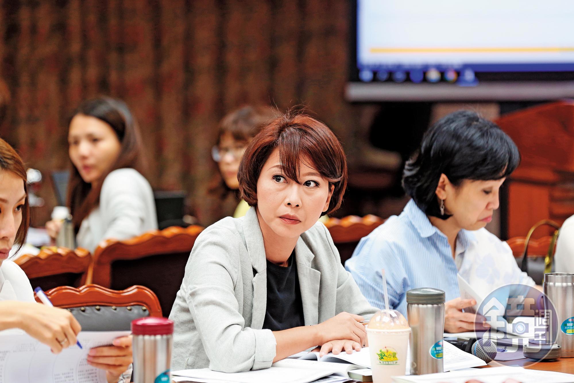 立委陳亭妃（圖）痛斥外交部在爆發戴姓官員性騷擾女同事案件後，涉嫌包庇。