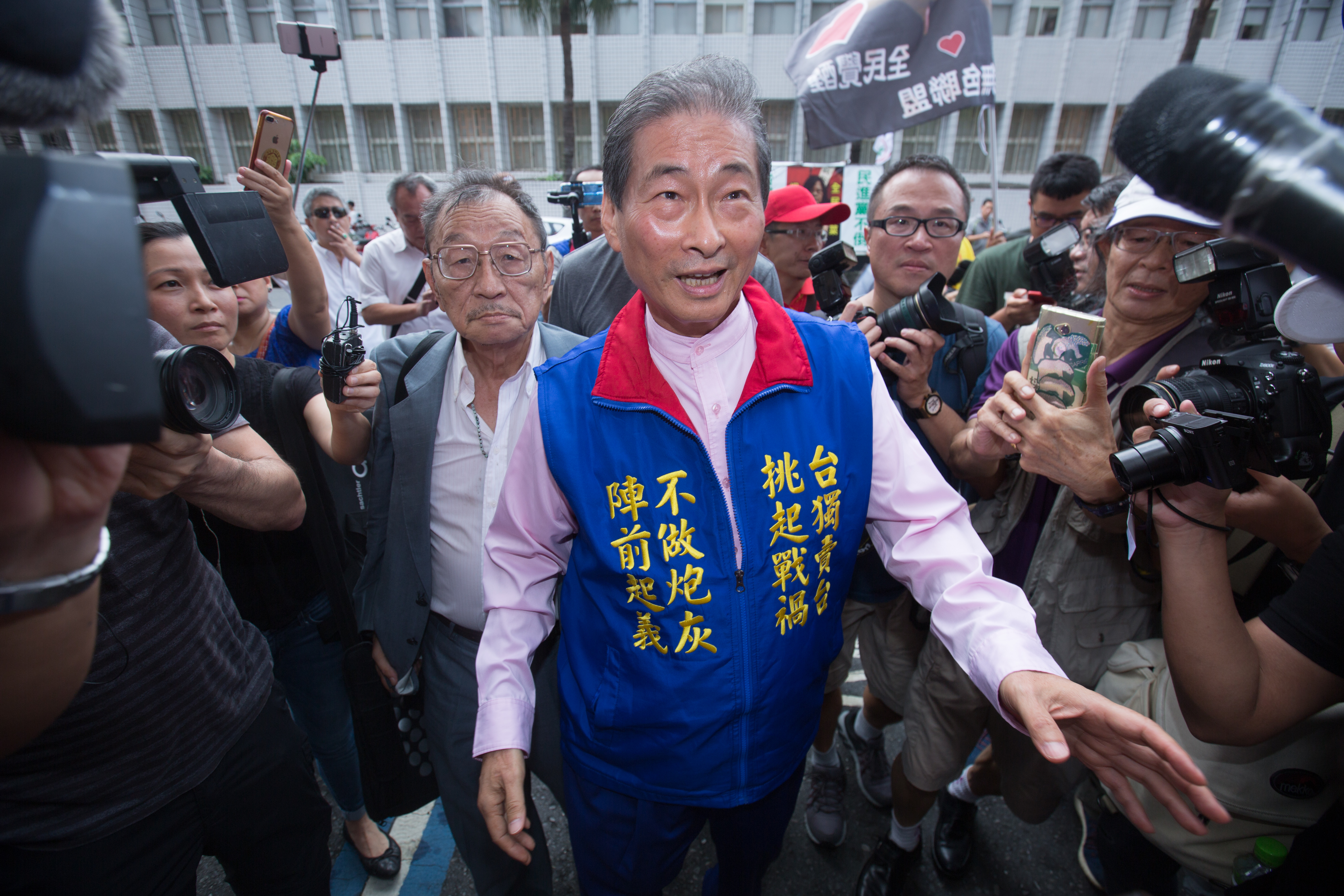 張安樂（圖）與兒子張瑋等6人，因涉嫌違反銀行法、政治獻金法等罪遭起訴。