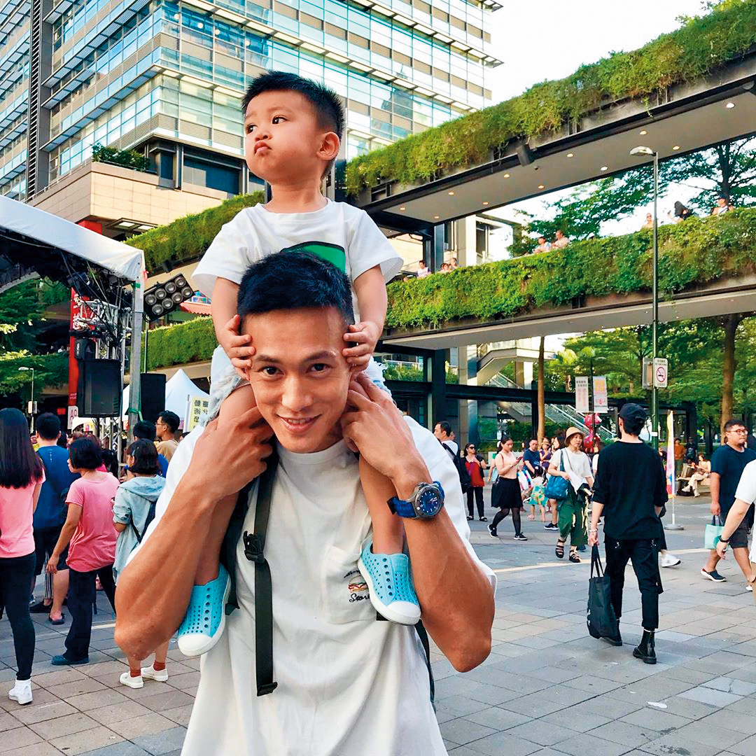 鍾承翰的兒子翰寶已1歲多，平日他不用工作的日子，一定親自照顧小孩。（翻攝自鍾承翰IG）