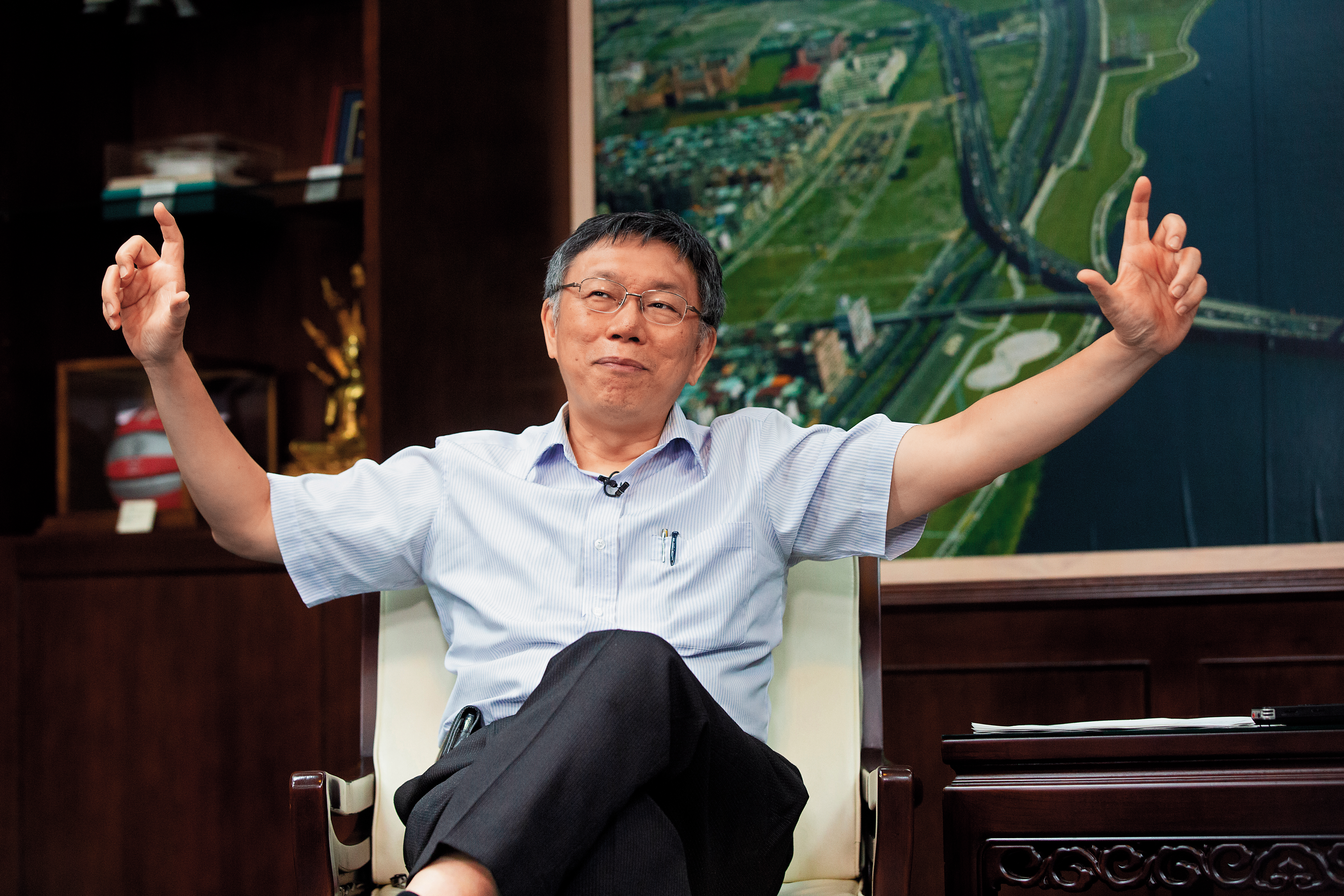 狂人狂語的柯文哲，說話容易得罪人，斂鋒收芒從來不是他的風格。受訪時，他幾度用第三人稱的角度，誇耀自己創造了接二連三的奇蹟，還說自己將替台灣政壇帶來破壞性的創新。