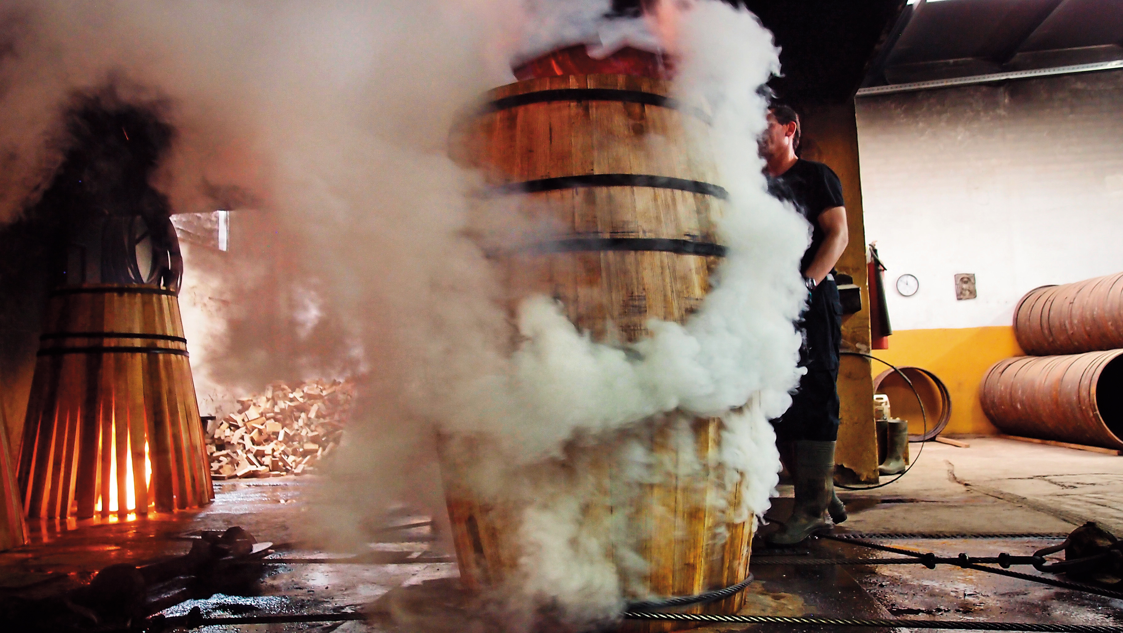 麥卡倫與西班牙製桶廠合作，再把桶子送往雪莉大廠潤桶，確保自家雪莉桶的來源與品質。