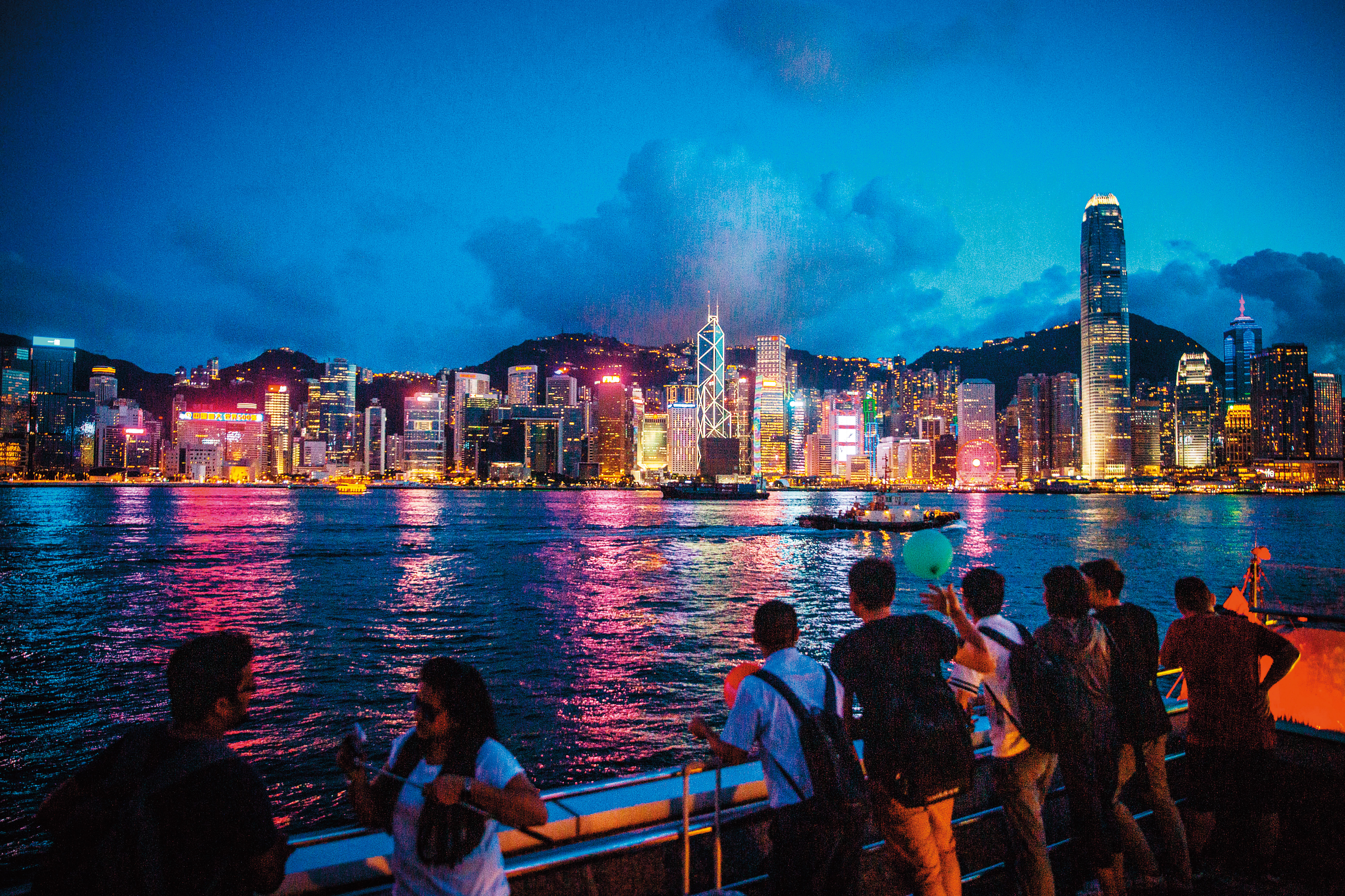 吳振富日前帶家人赴香港旅行，卻請女助理幫他找旅行社及規劃行程。