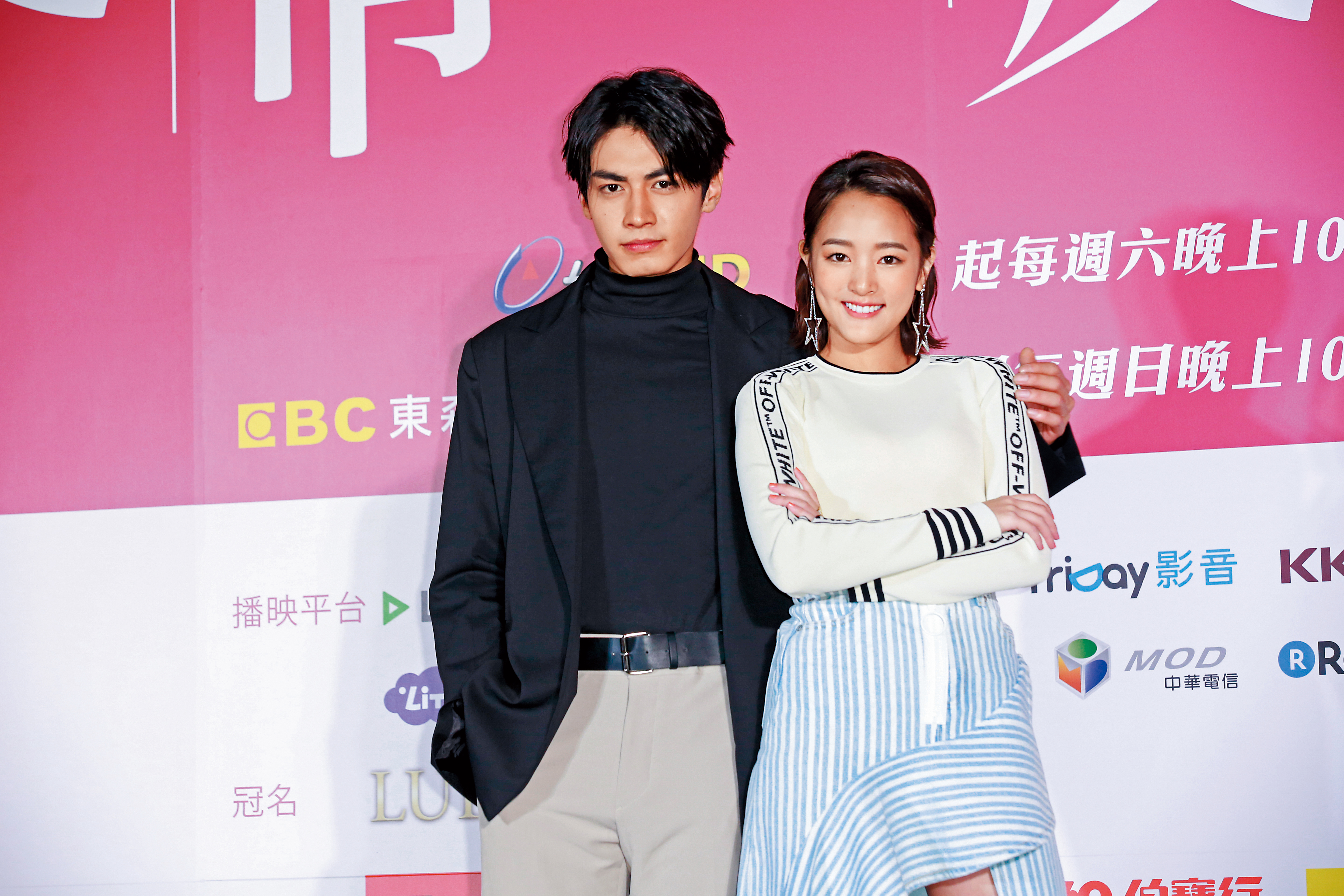 原來王淨和宋柏瑋是因《愛情白皮書》結緣，王淨之前的緋聞男友都是因拍戲在一起，這次果然也不例外。