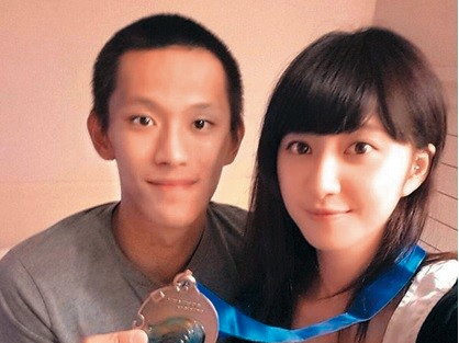 謝翔雅（右）跟八三夭合拍的MV出爐不久，她就跟交往多年的男友、富邦球星蕭順議（左）情變。（翻攝自謝翔雅IG）