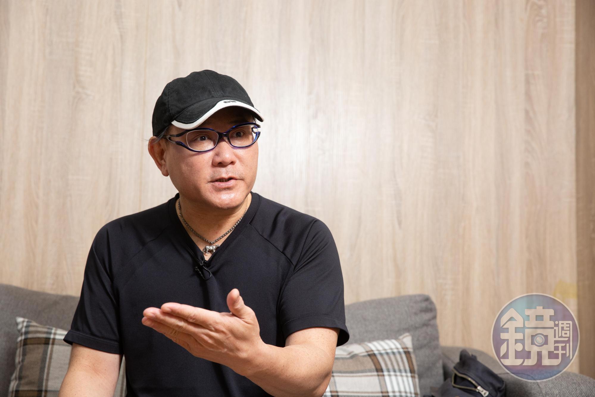 回家接班前，林東芳曾在北投駐唱，因苦練鼓技，還被客人稱為「北投鼓王」。