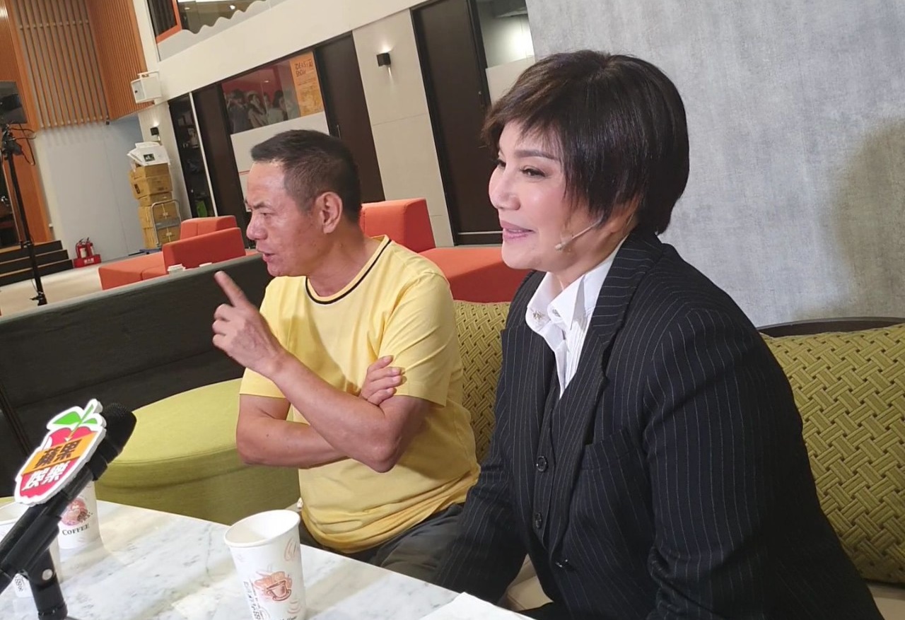 蔡振南在聯訪時叨念唐美雲不愛惜身體，她嘆：「只是過度疲勞而已啦。」