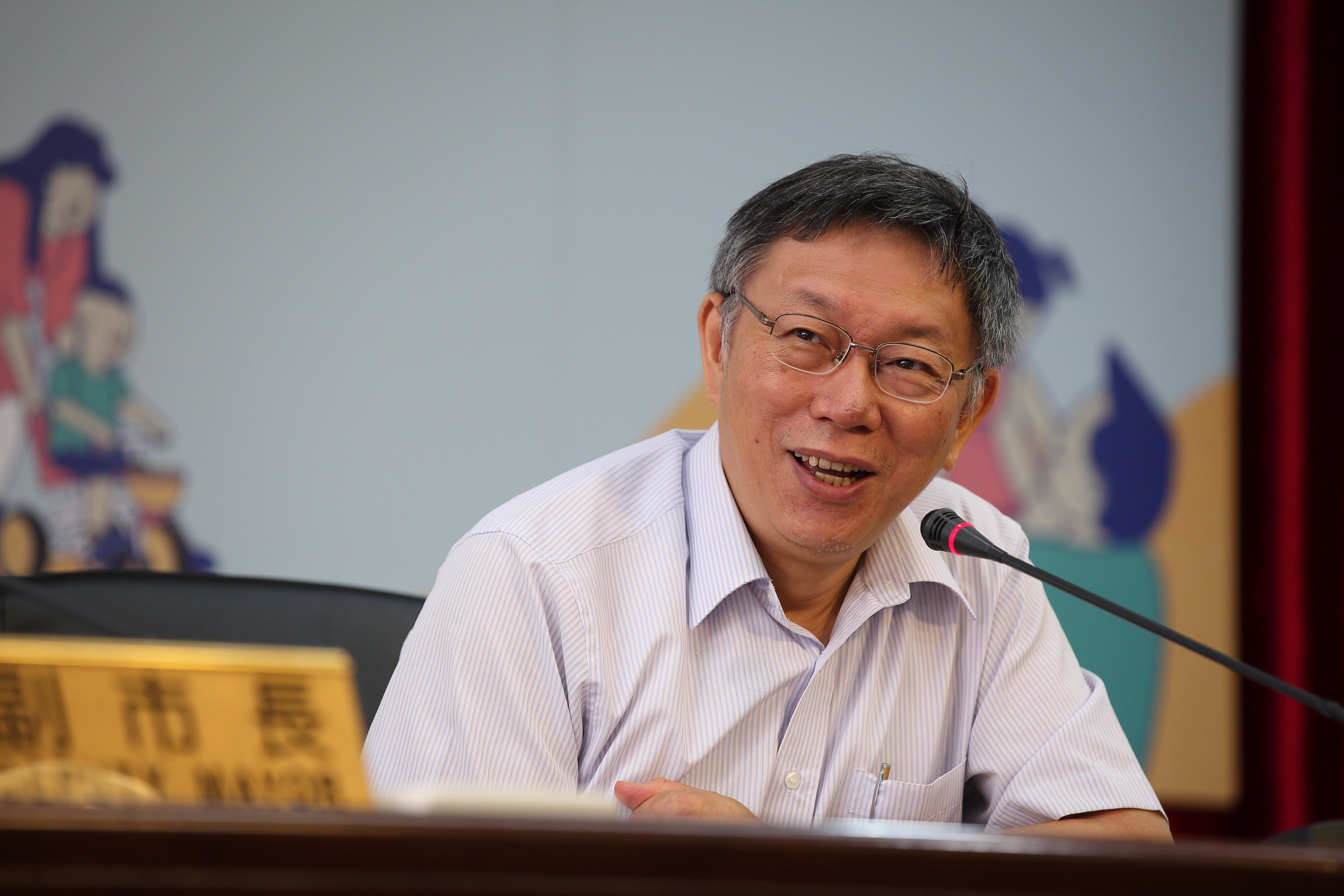 「郭柯王」鐵三角會面地點已敲定週日（18日）上午，在桃園巨蛋登場。