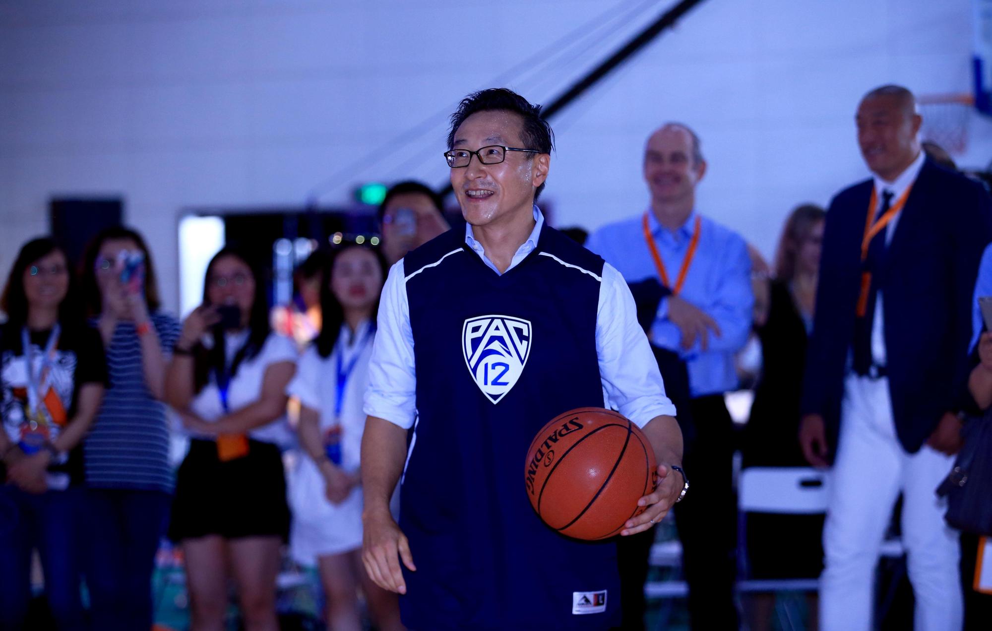 阿里巴巴集團主席、NBA布鲁克林籃網與WNBA紐約自由人隊老闆蔡崇信（Joseph Tsai）與妻子吳明華結束30年婚姻。（東方IC）