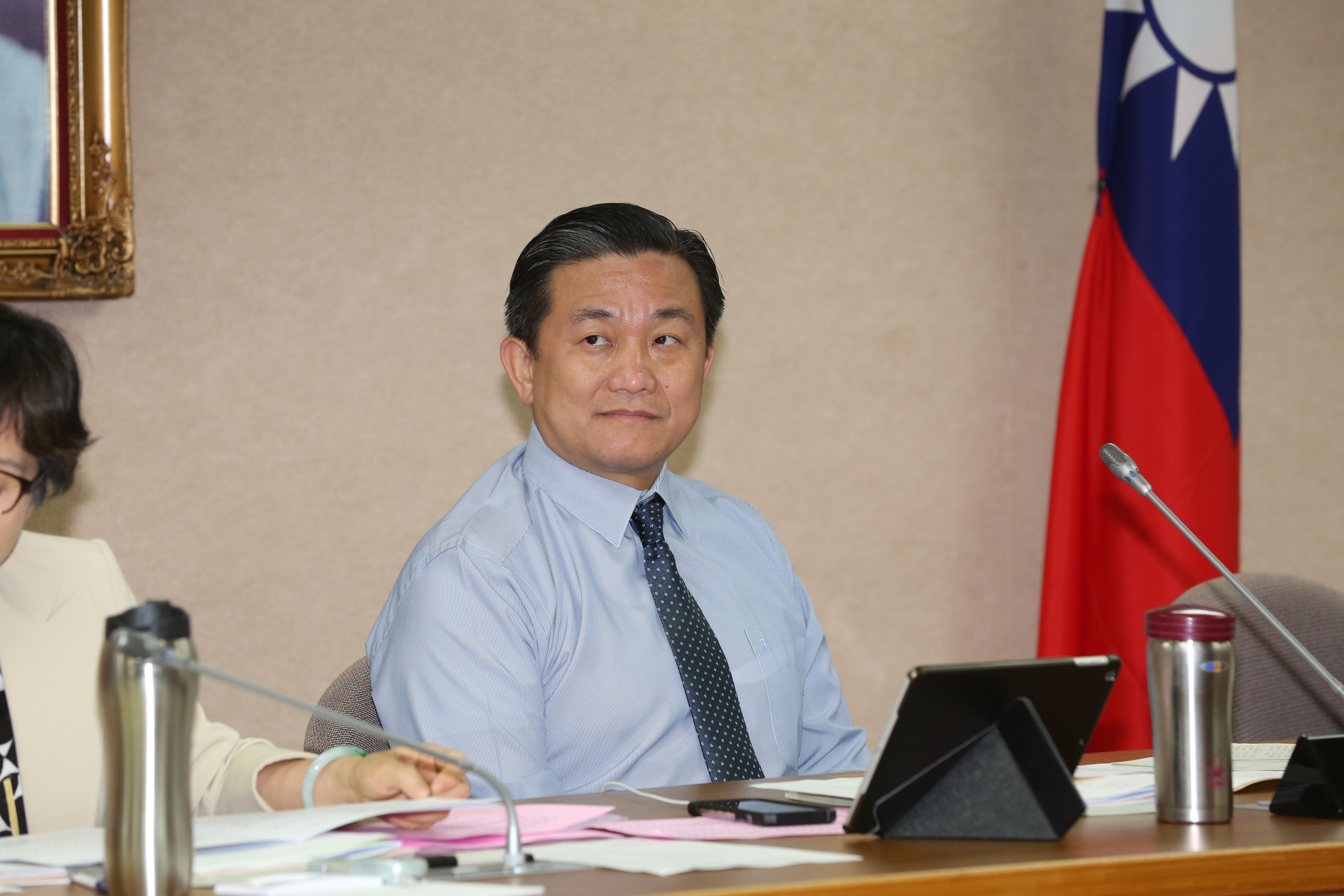 海派中常委王定宇今在中常會嗆中央黨部人事是「小圈圈任命」，隨即當場宣布辭去中常委職務。