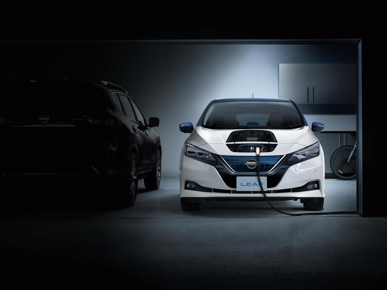 以即將發表上市的NISSAN Leaf純電車來說,充滿電的「理論」續航里程數為400公里,雖然專用高壓快速充電樁可以在40分鐘充到80%的電量,但220V的通用充電樁要花上7.5小時,110V的更要耗上35小時!