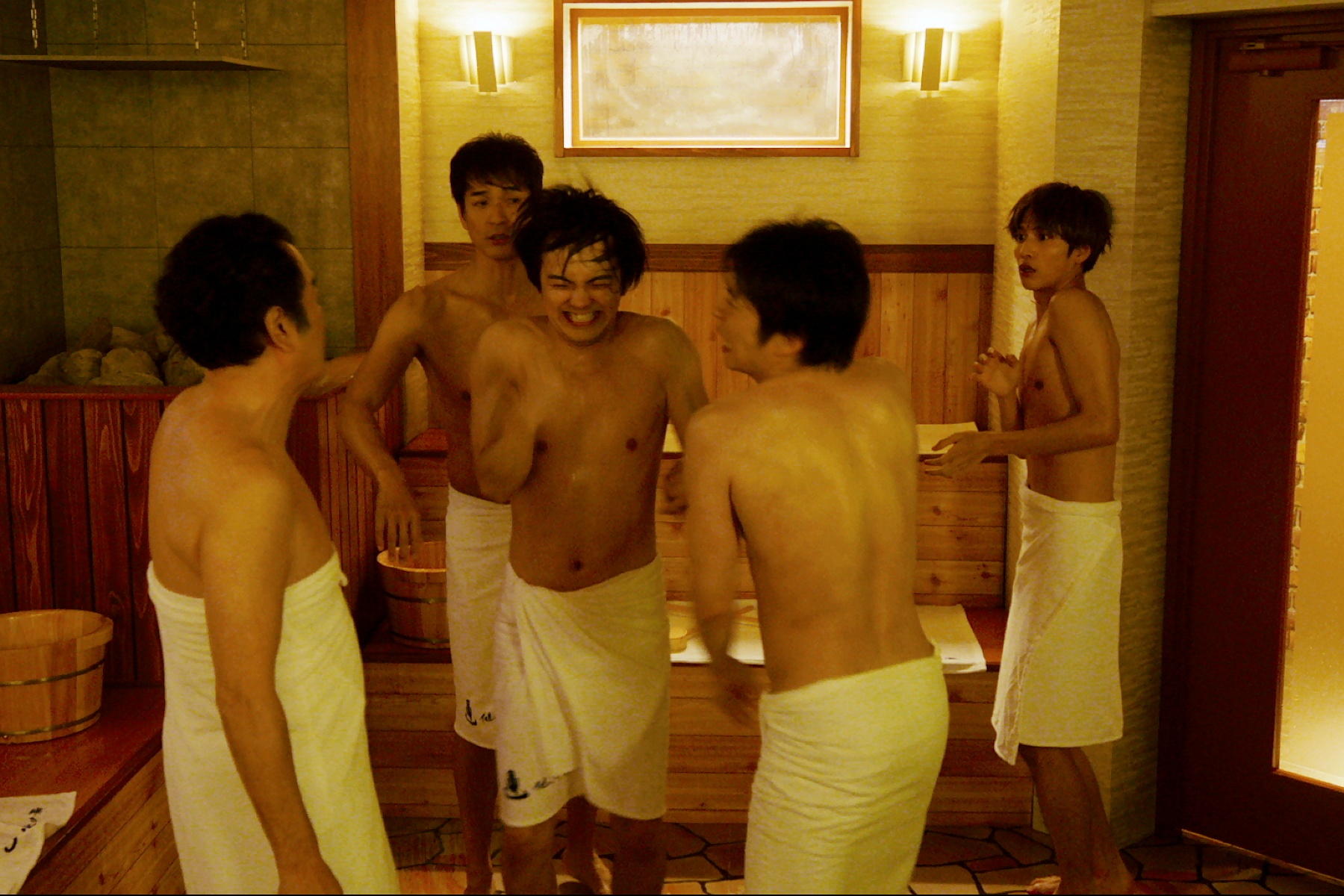 《大叔之愛電影版》的五男三溫暖大亂鬥，是本次一大看點。（采昌國際多媒體提供）