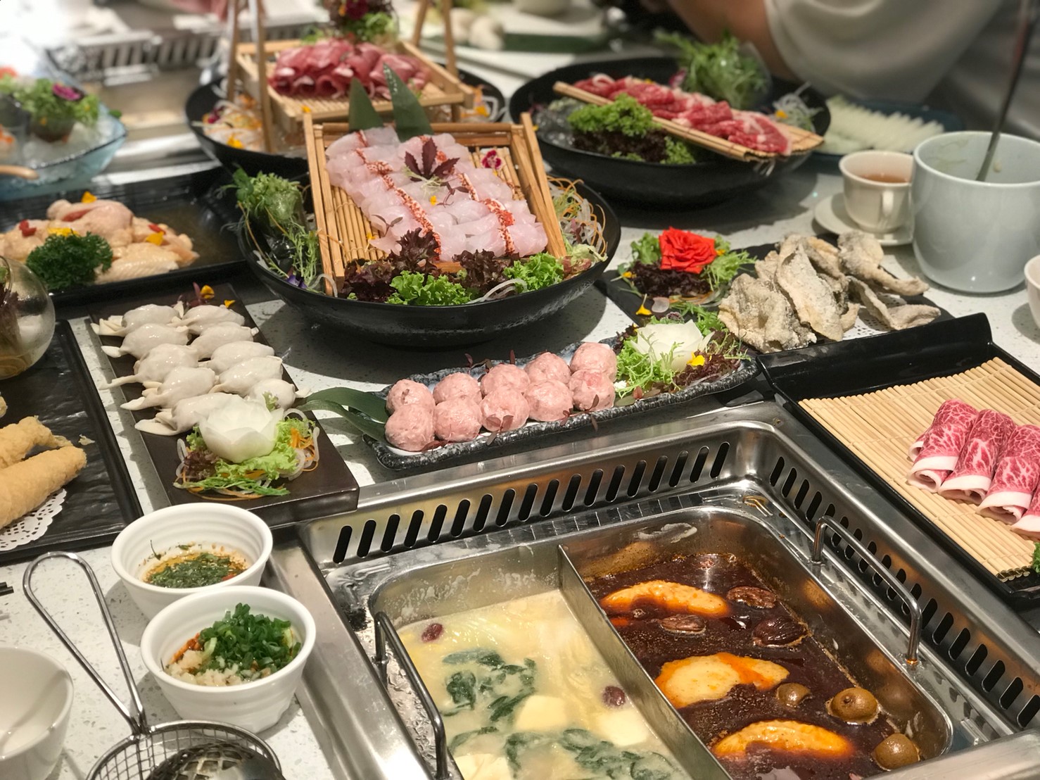 新加坡潮牌火鍋「美滋鍋」8月30日試營運，9月17日正式開幕。