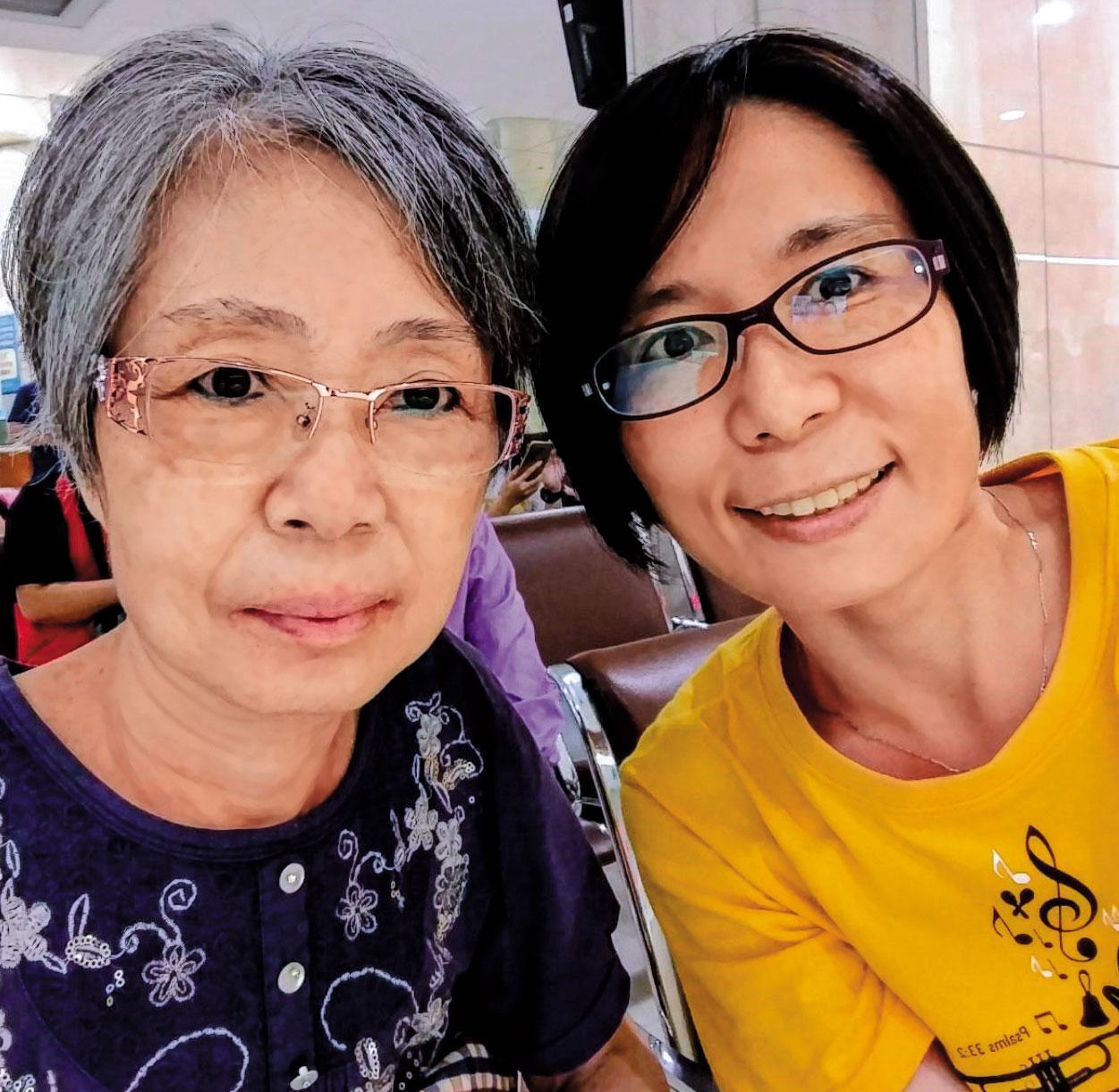 媽媽確診罹癌後，賴舒亞意識到她行將就木，決定放下過去的恩恩怨怨，讓彼此在最後那段時日了無牽掛。（賴舒亞提供）