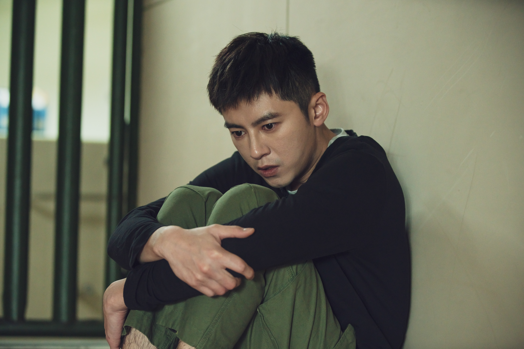 江常輝常常要對李國毅大呼小叫，讓他很不好意思。（LINE TV提供）