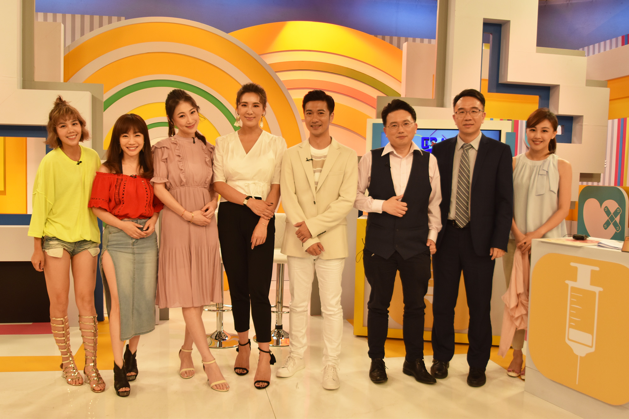 《醫次搞定》日前討論「腸胃道」主題，主持人小禎自爆，小時候嚴重便祕，竟長達一個月沒上廁所。（緯來提供）