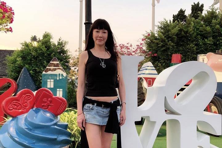 愛週遊列國四處享受人生的羅霈穎,日前上節目暢談搭機時荒謬事情,花十萬坐頭等艙卻被當成「酒家女」讓她氣瘋了。(翻攝自羅霈穎臉書)