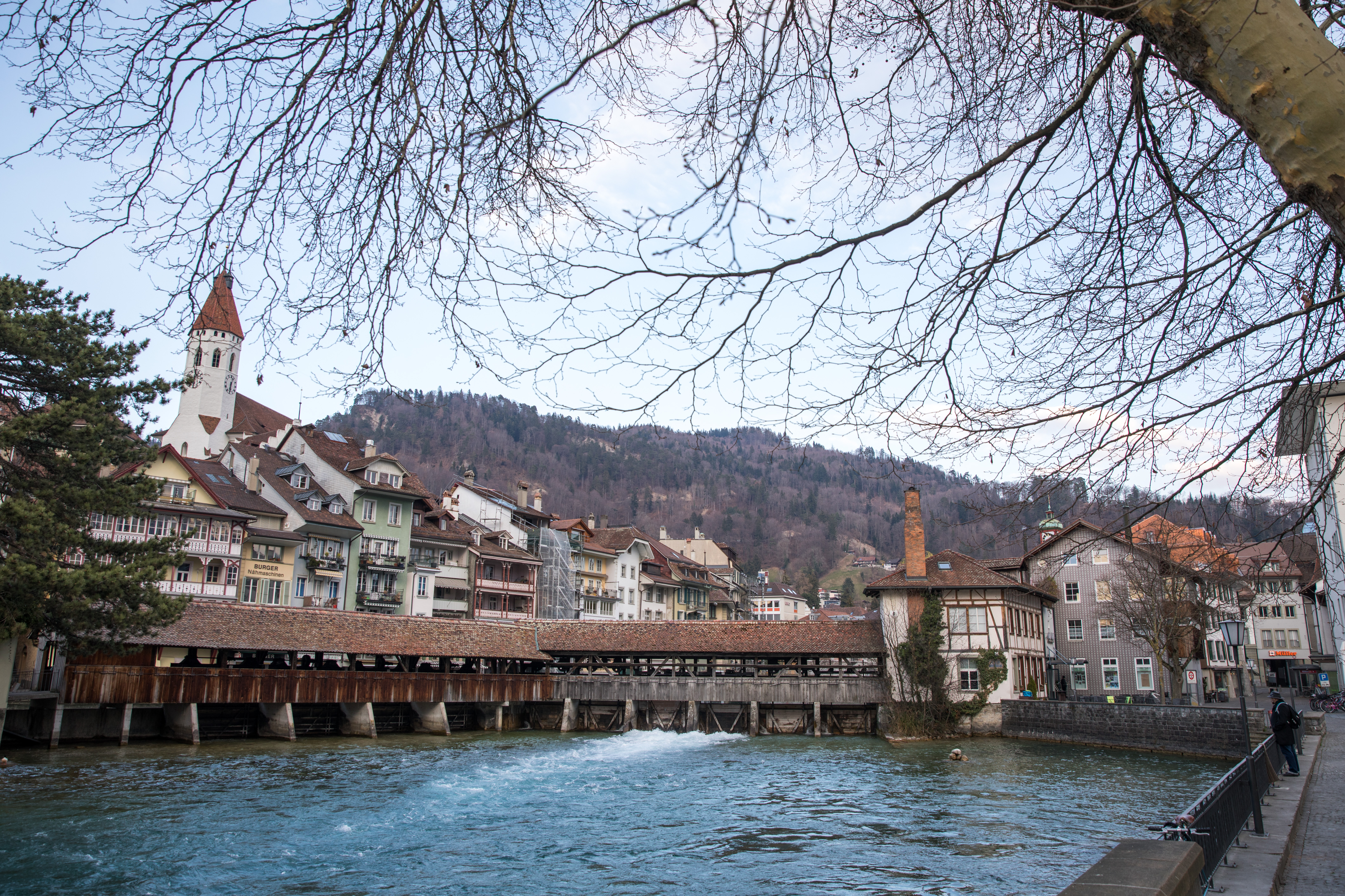 阿勒河流經的美麗城市圖恩，我們到訪時還是安靜的季節。