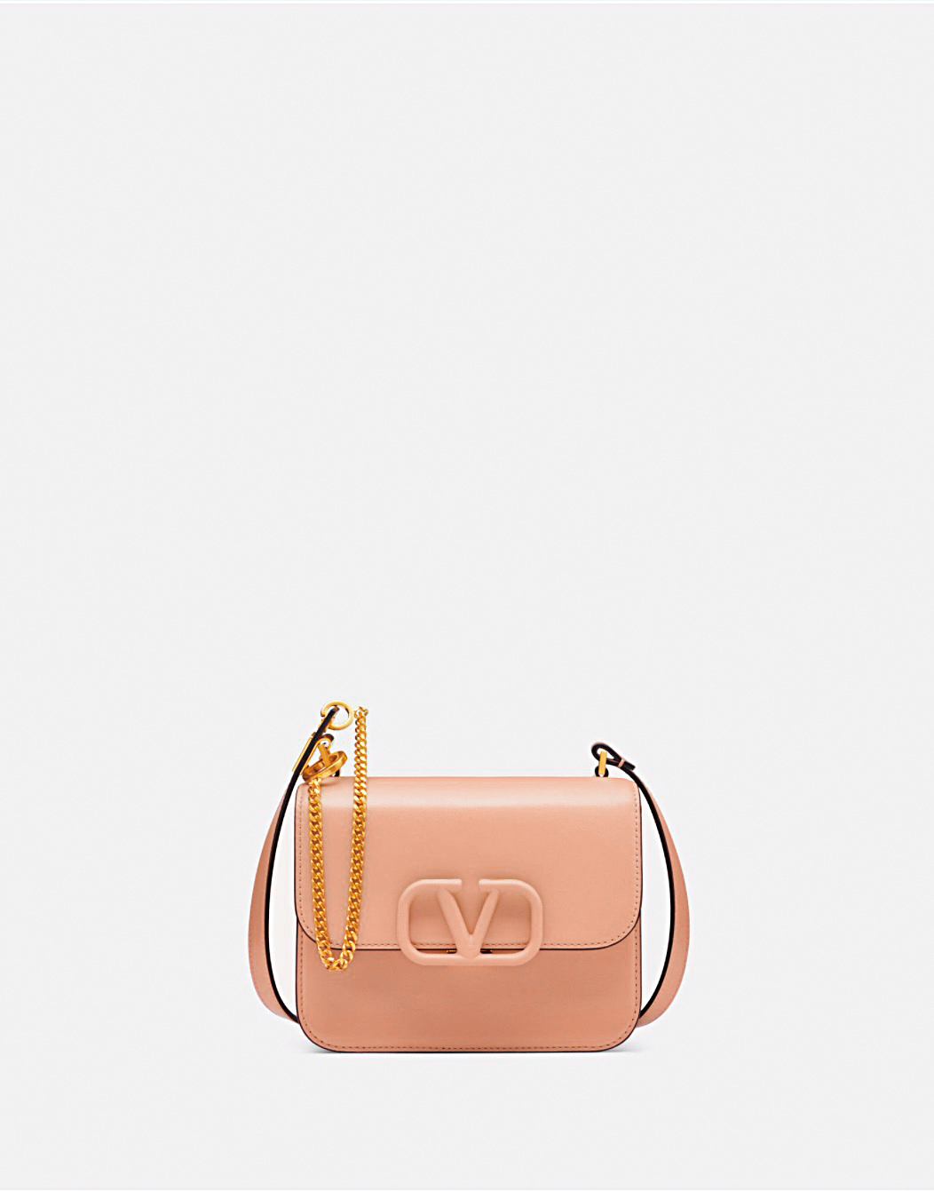 VALENTINO GARAVANI Vsling 奶茶色亮澤小牛皮肩背包，NT$76,000。（VALENTINO提供）