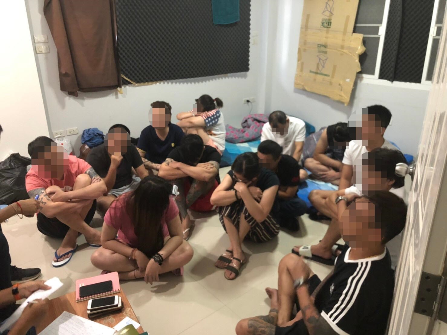 台泰警方聯手，查獲13名台籍詐欺犯。（翻攝畫面）