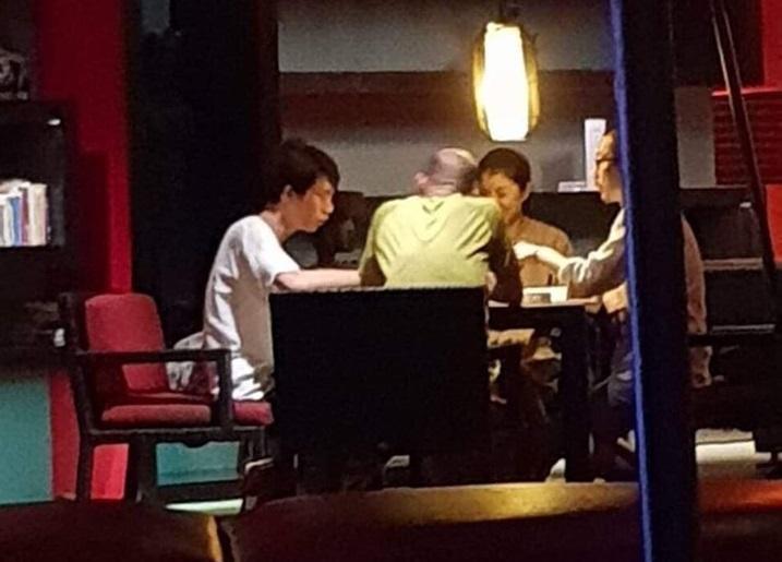 巿議員林智鴻踢爆韓國瑜今年過年在峇里島打麻將。(翻攝自鳳山要紅 林智鴻臉書)