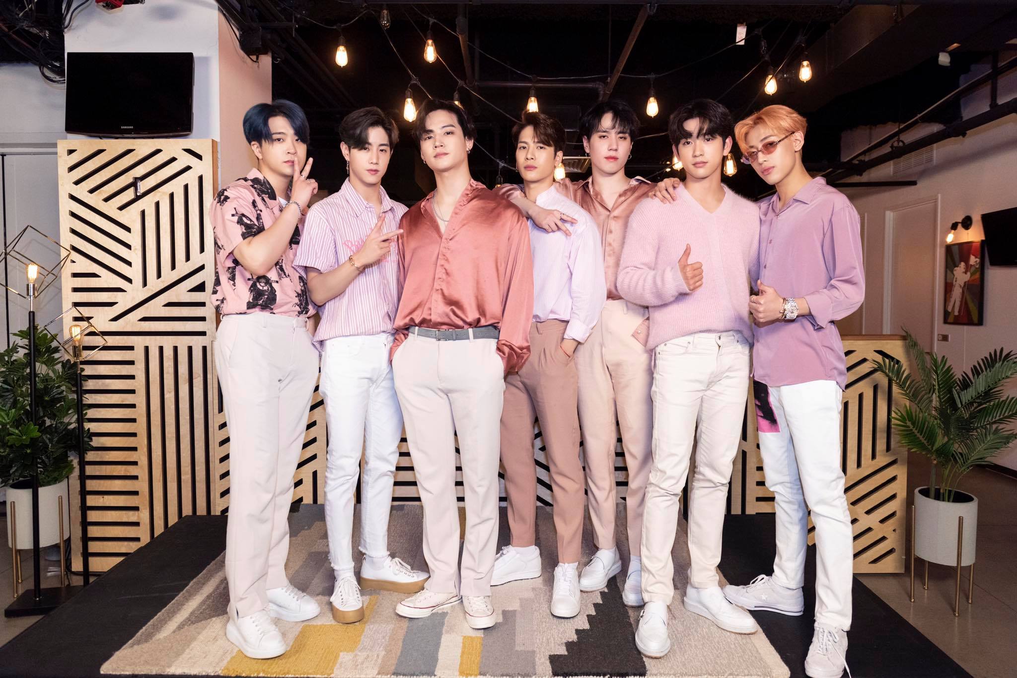 南韓人氣男團GOT7原定8月31日、9月1日連續2天在香港亞洲國際博覽館舉辦演唱會宣布延期。（翻攝自GOT7臉書）