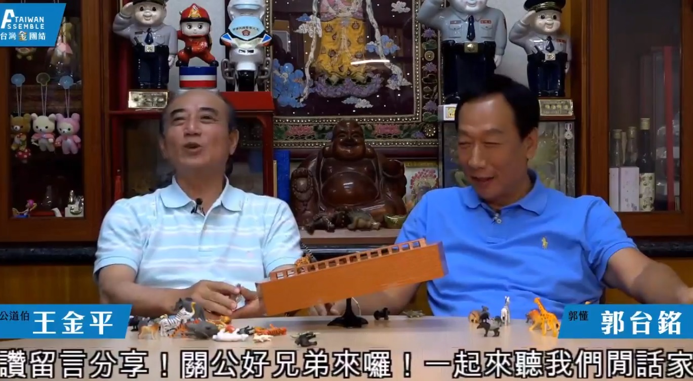 王金平和郭台銘是關公好兄弟。(翻攝自台灣公道伯 王金平臉書)