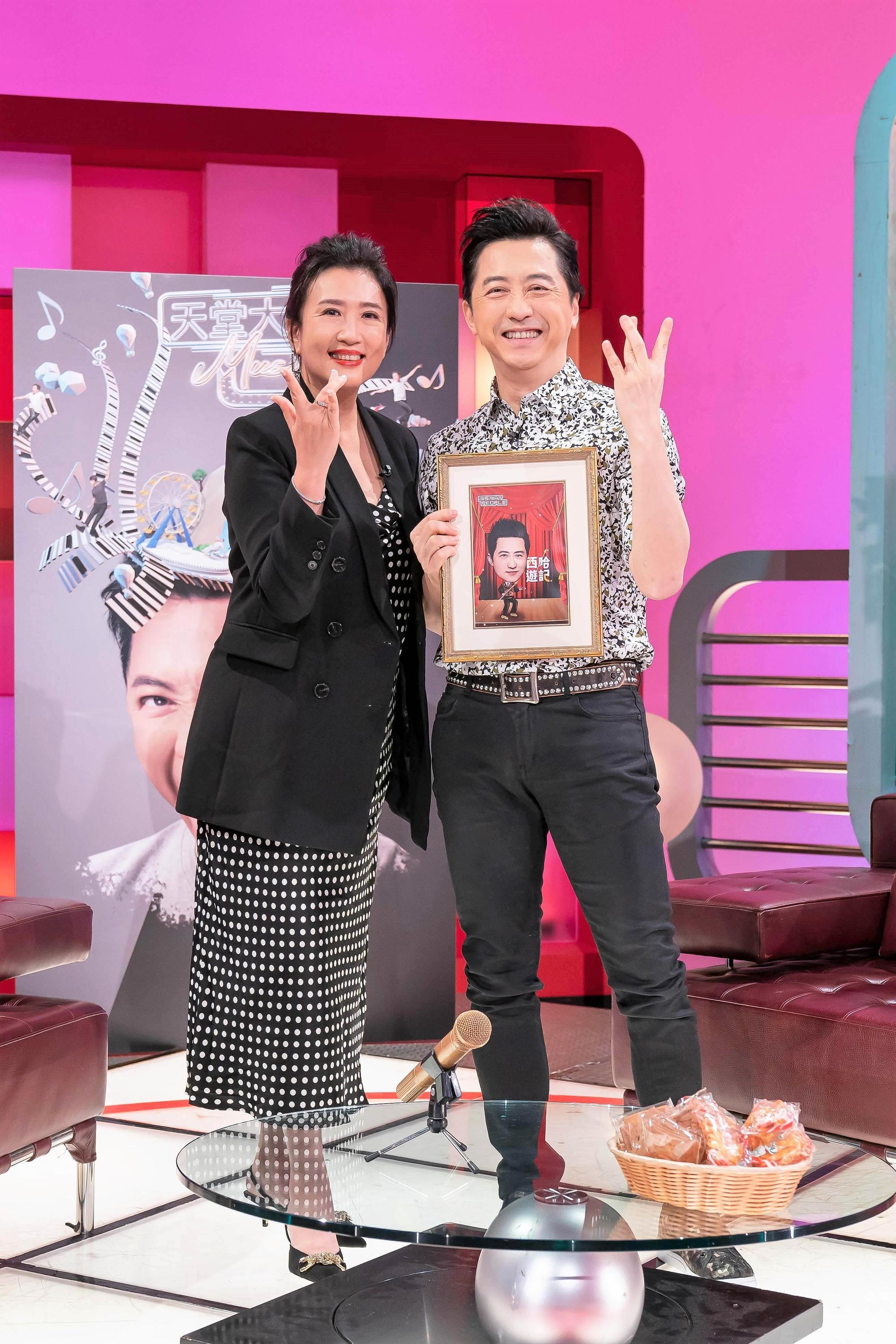 庾澄慶接受方念華專訪，坦言小孩對他影響很大。（TVBS提供）