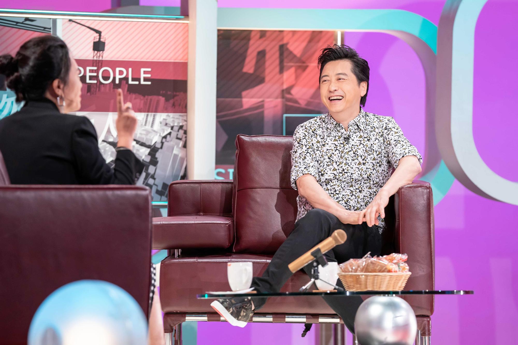 庾澄慶接受方念華專訪，暢談創作人生。（TVBS提供）