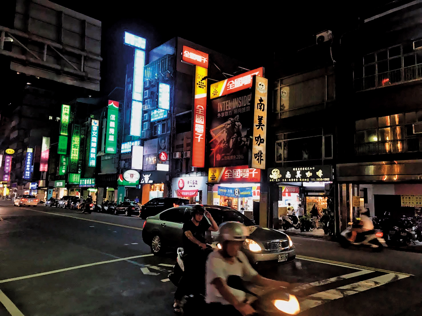 台北市士林這處路口騎樓，就是潘明秀20多年前經營刻印攤的位置。