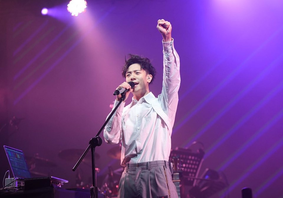 出道11年的韋禮安，去年在臉書宣告與老東家福茂唱片約滿。（翻攝自韋禮安臉書）