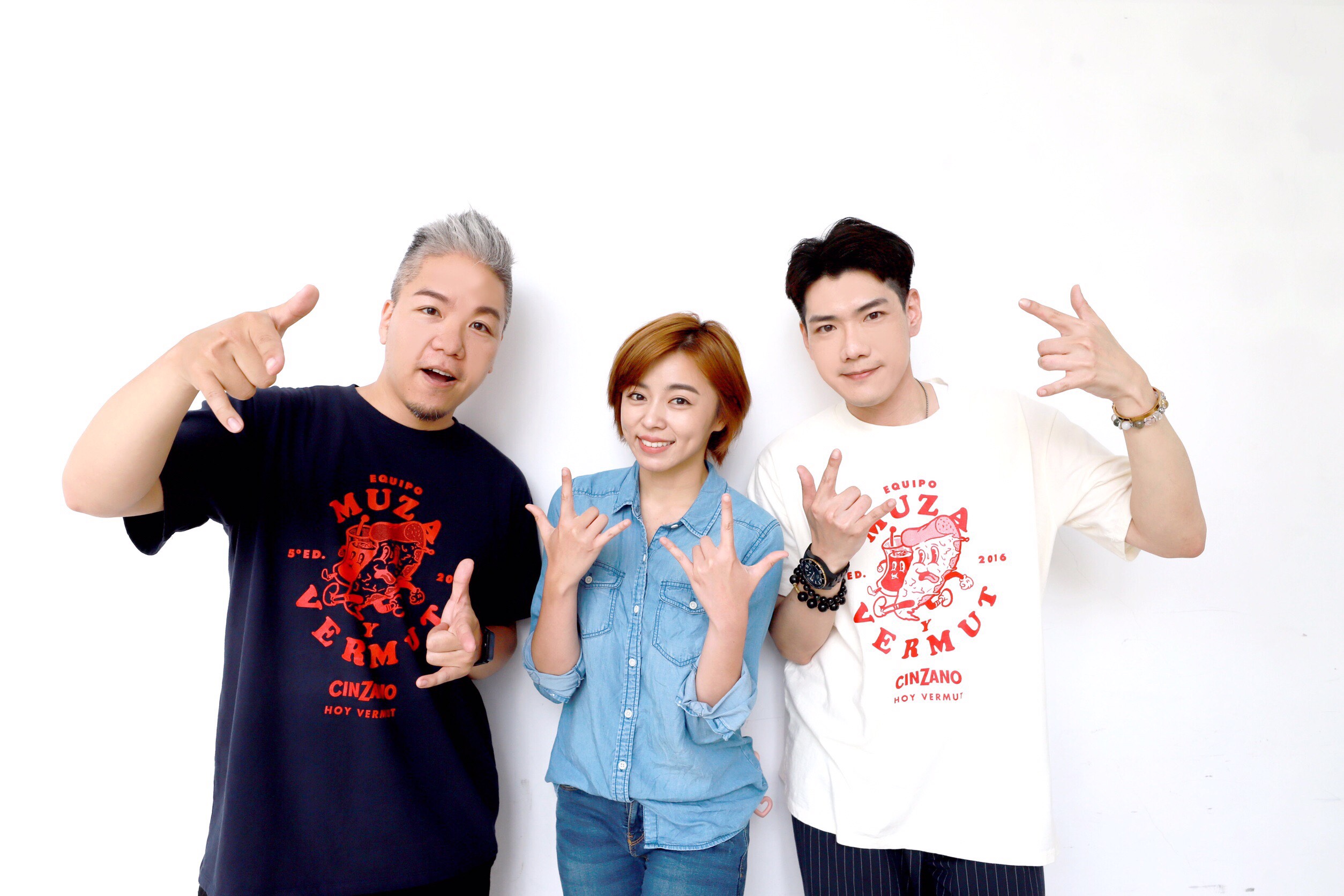 王瞳（中）受邀擔任《娛樂超skr》首集嘉賓，大方談緋聞。（民視提供）