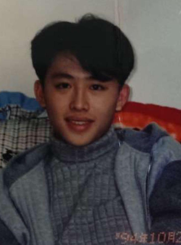 網友曝光新竹市長林智堅年輕時候照片。(翻攝自貓與邪佞的手指粉絲專頁)