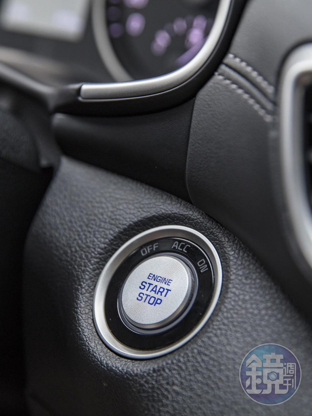 試駕車款還另外標配有Smart Key/Push Start。