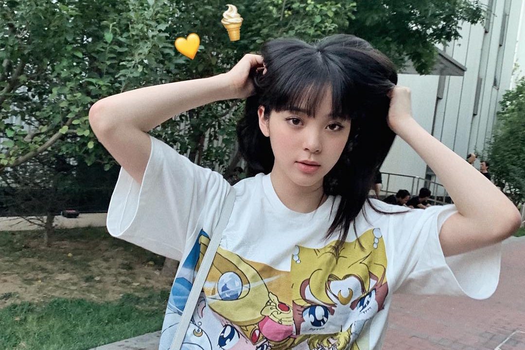 台師大政研所教授范世平也在臉書PO文，建議中國網民應該要求歐陽娜娜，公開剪掉「台灣三寶」，也就是護照、身分證、健保卡。（翻攝自歐陽娜娜IG）