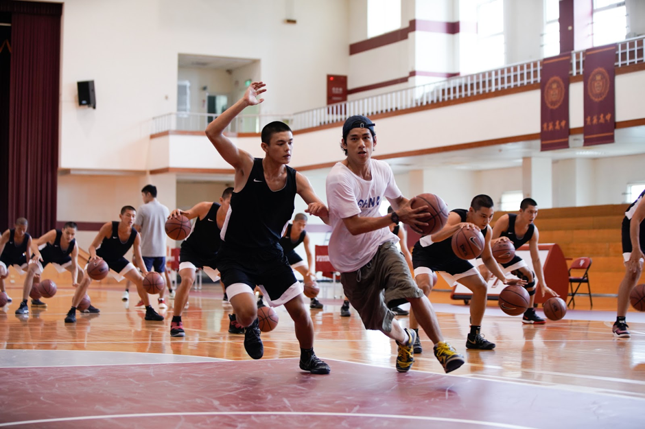 電影《下半場》是籃球類型電影，但片中的球場戲很多，動作精準到位。（下半場電影提供）