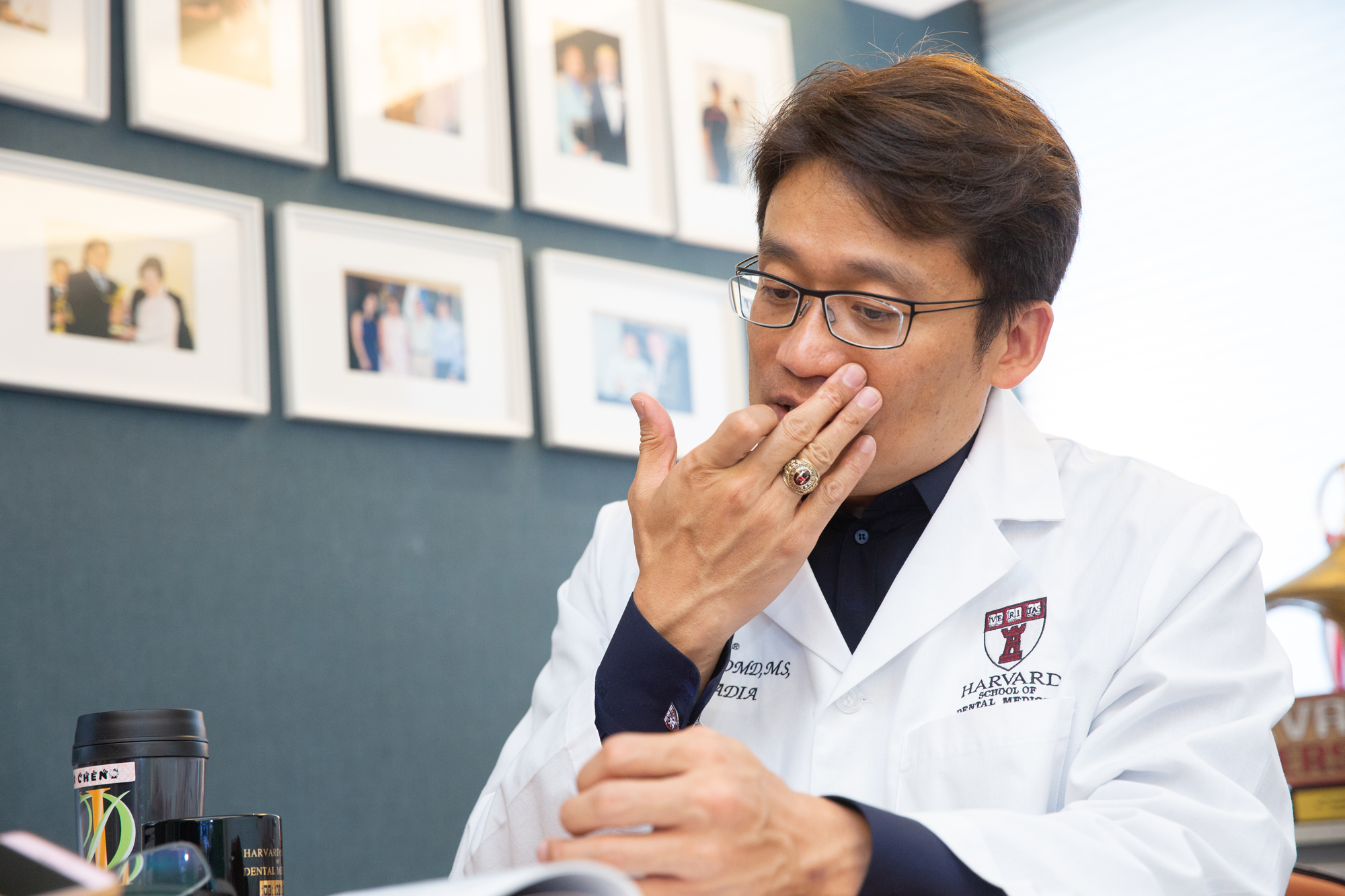 陳俊龍出生彰化醫生世家,國小畢業就成為小留學生,寄宿在密西根一個傳統基督教安息日會教派家庭。