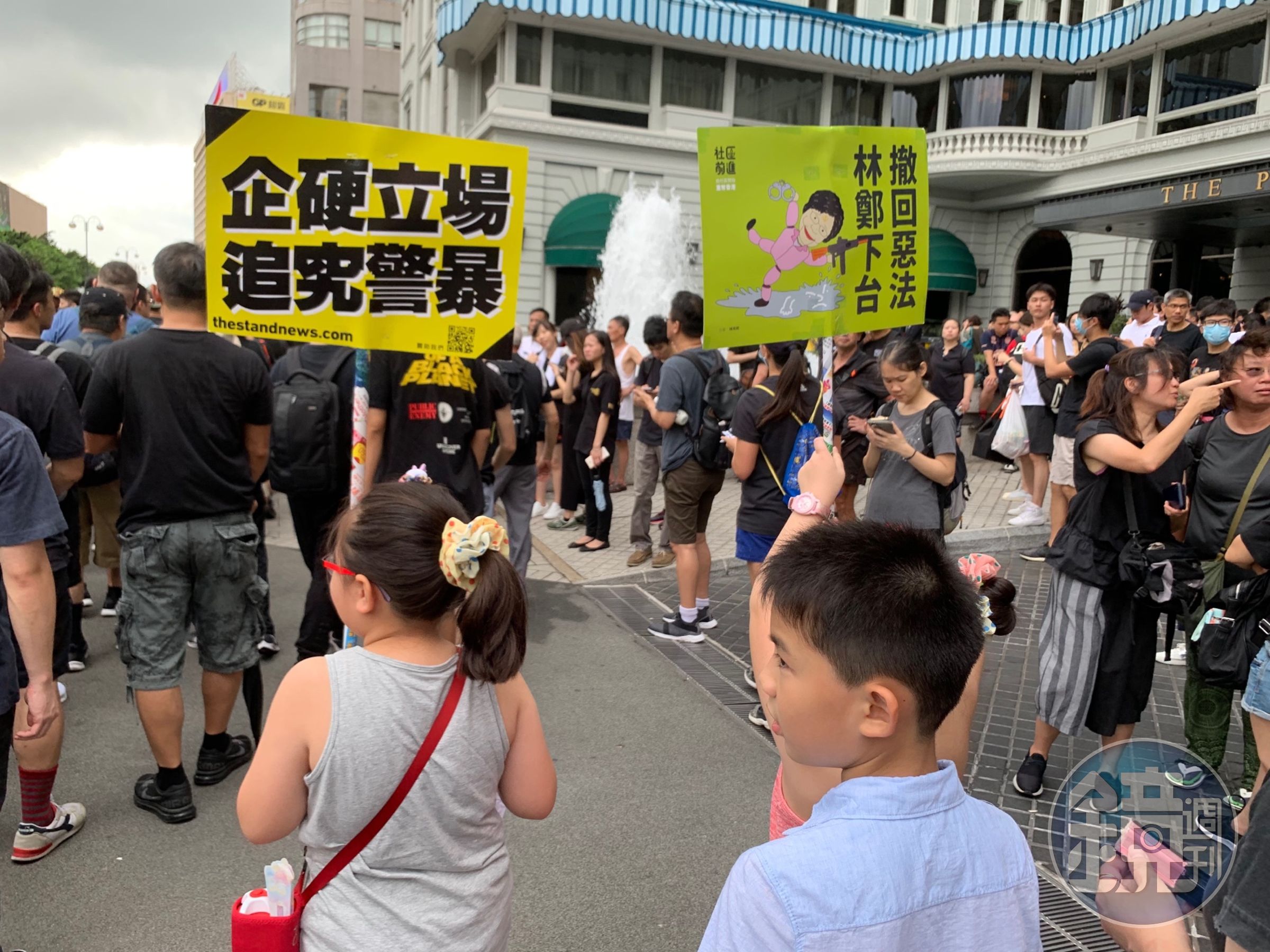 民陣發起的818「止黑暴，制警亂」遊行，警方僅批准集會，不准遊行。民陣表示，有民主派議員將帶領集會參與者向金鐘方向自由行。
