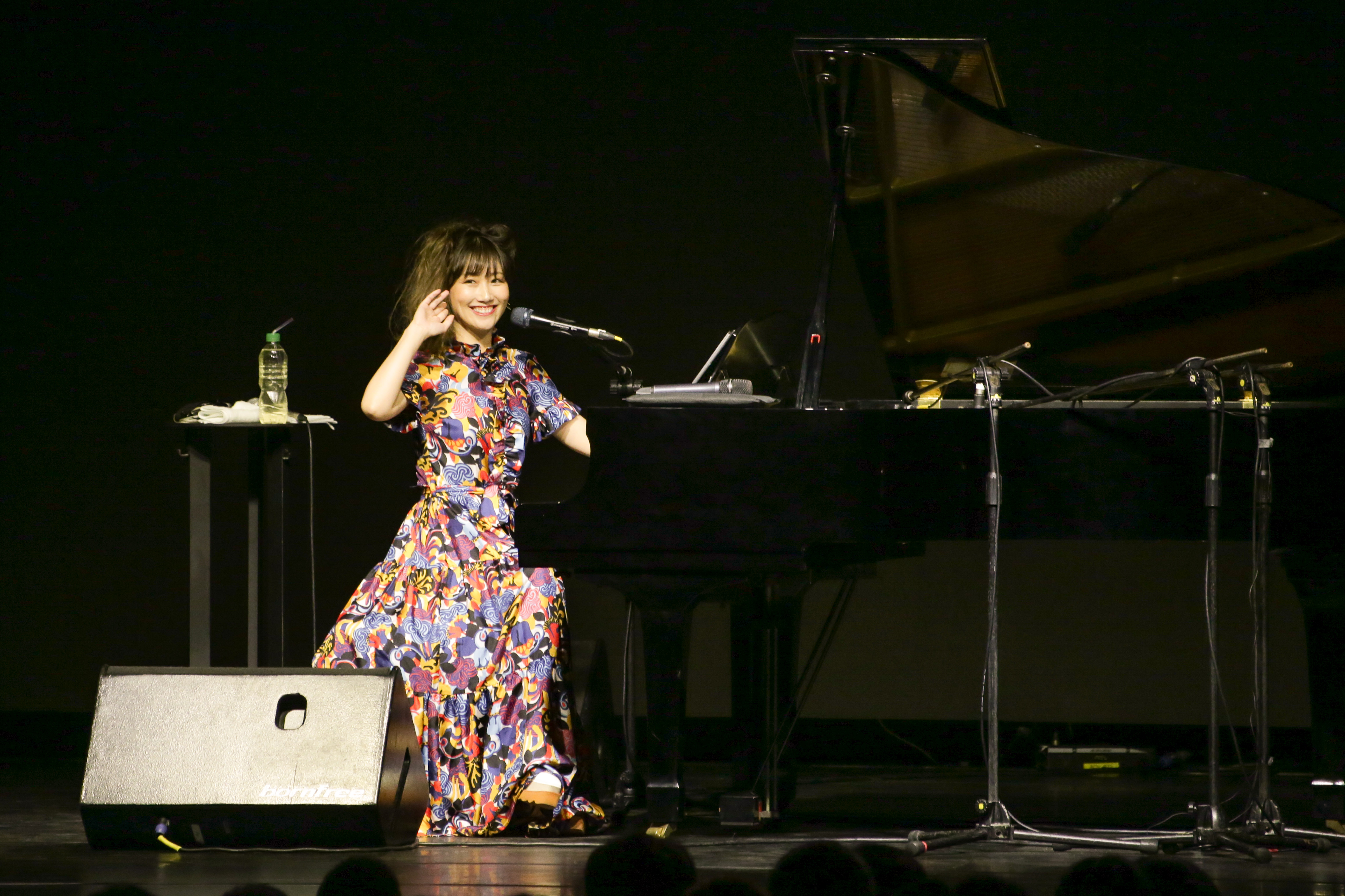 日本創作才女大塚愛舉辦鋼琴彈唱會，吸引700多名歌迷到場。